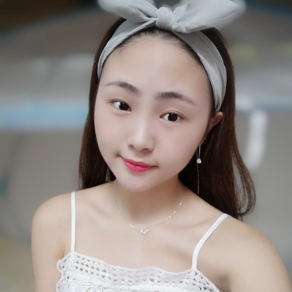 活泼愿笑靥的照片