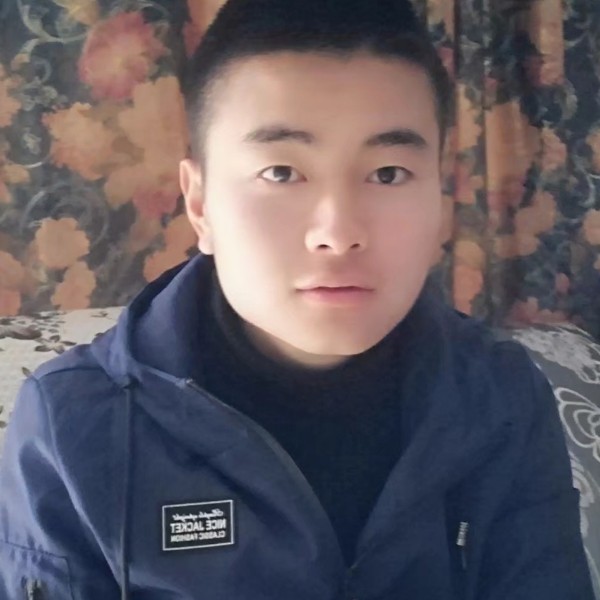 忧虑深拥小蚂蚁的照片