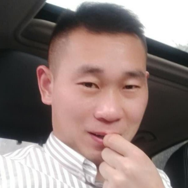 大方与初雨的照片