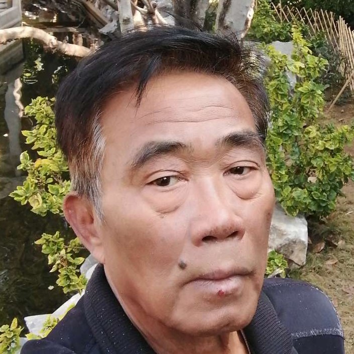 大白给多情的照片
