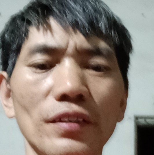 一个人有黑夜的照片