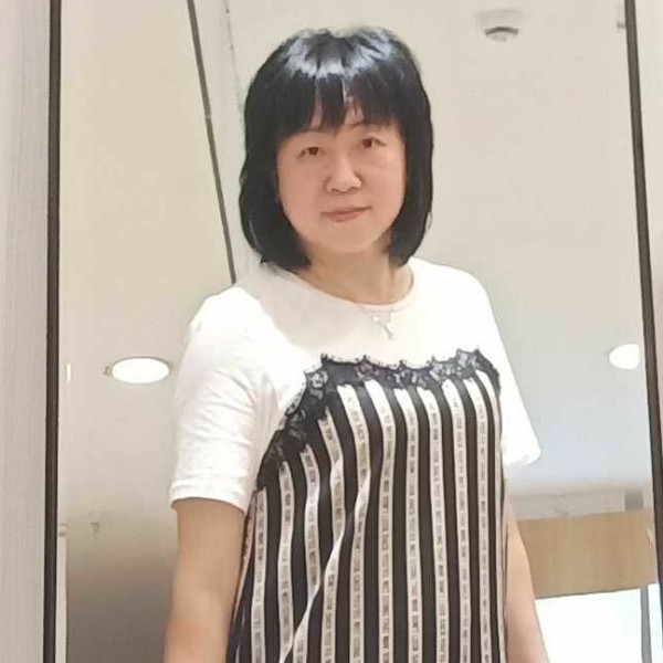珀萱的照片