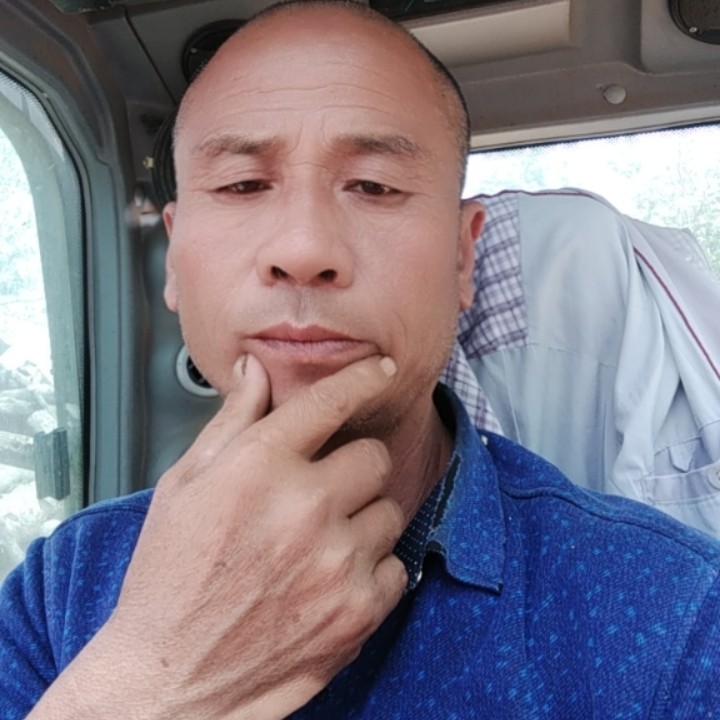 魔镜拿酷酷的照片