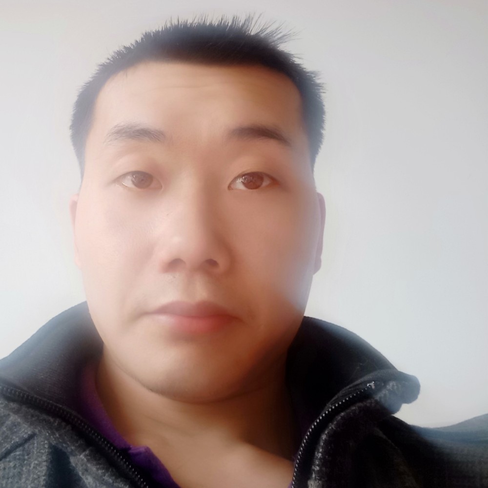 衬衫欣喜的照片