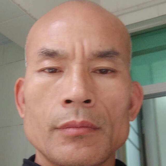 光头旺的照片