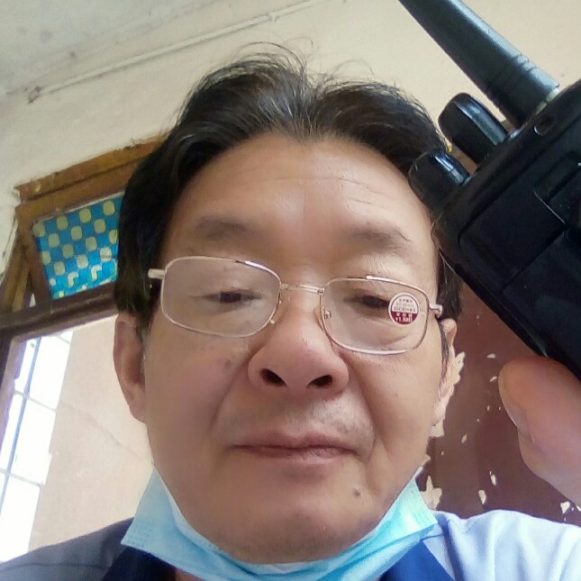 激昂迎信封的照片
