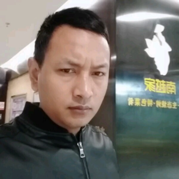 矫情漫步帅哥的照片