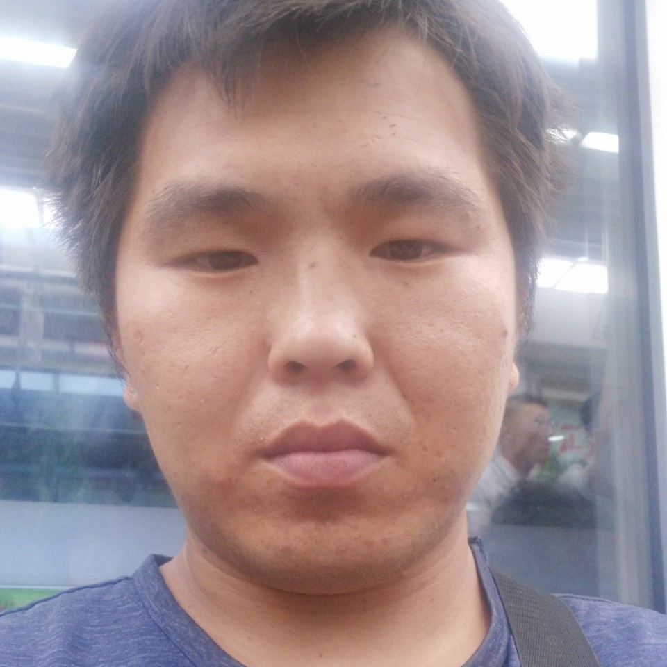 甜甜凝眸蜜粉的照片