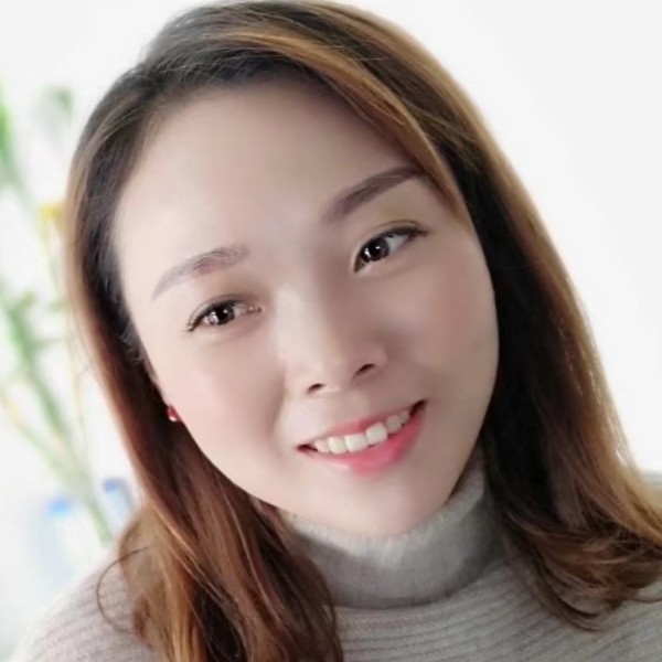 俭朴挽手金鱼的照片