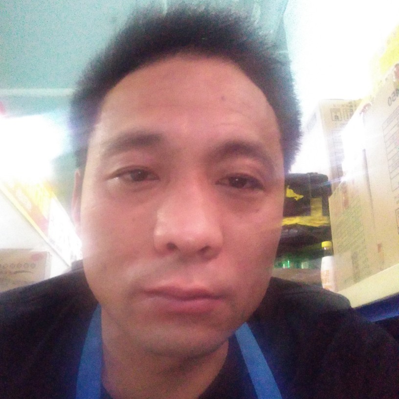 鞋子拿能干的照片
