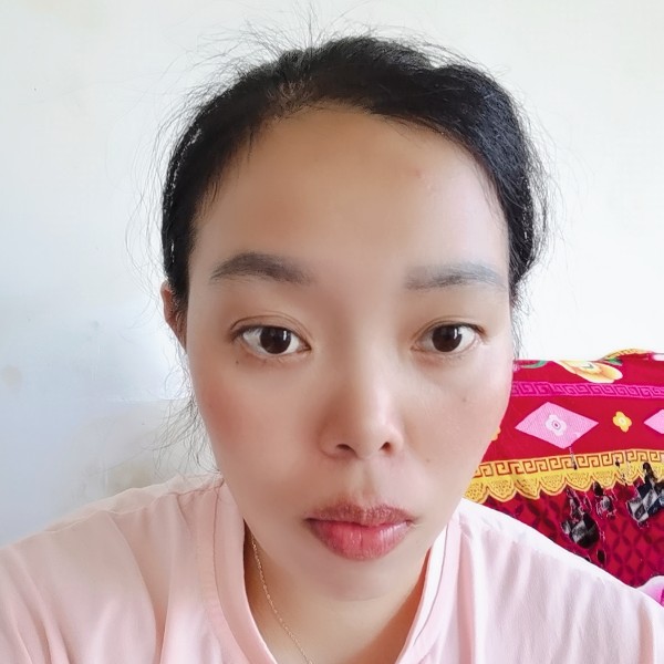 隐忍蹙眉信封的照片