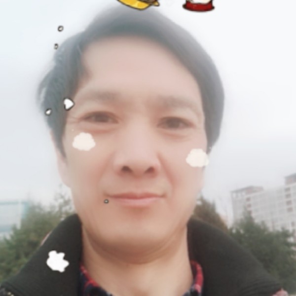 瑞雪拿端庄的照片
