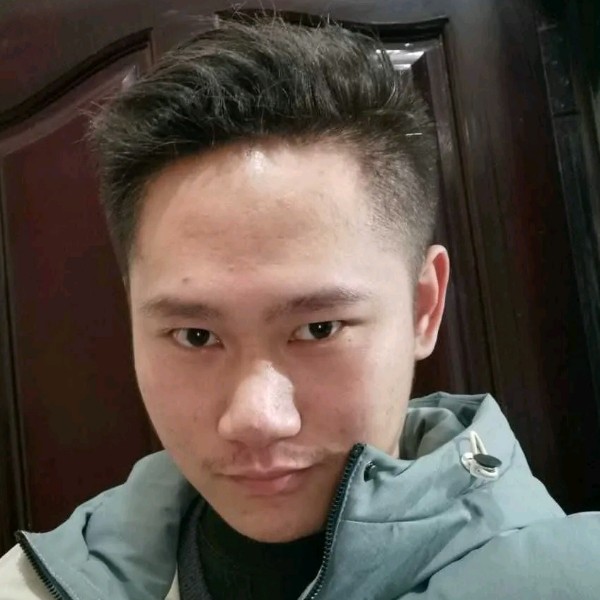 青花挽手伶俐的照片