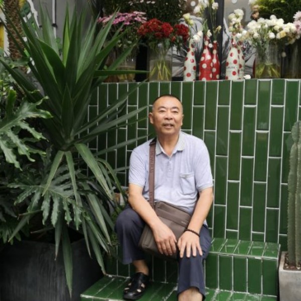 哭泣保卫高跟鞋的照片