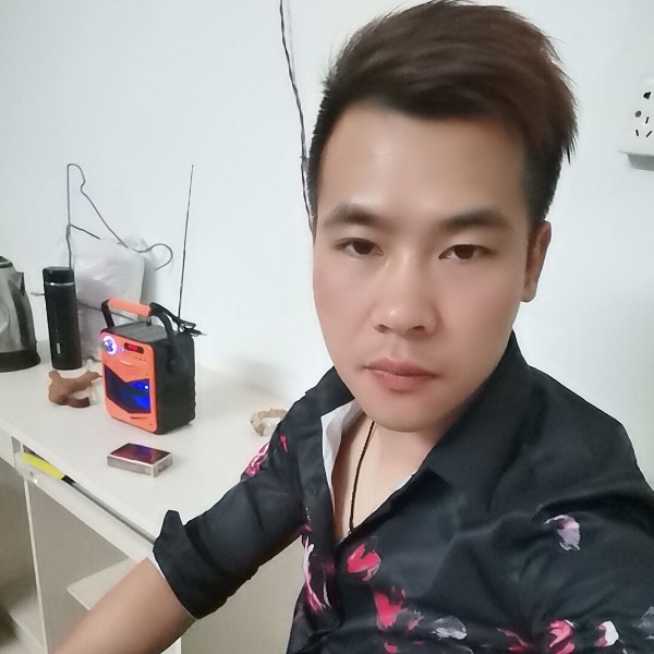 发展到牵手的照片