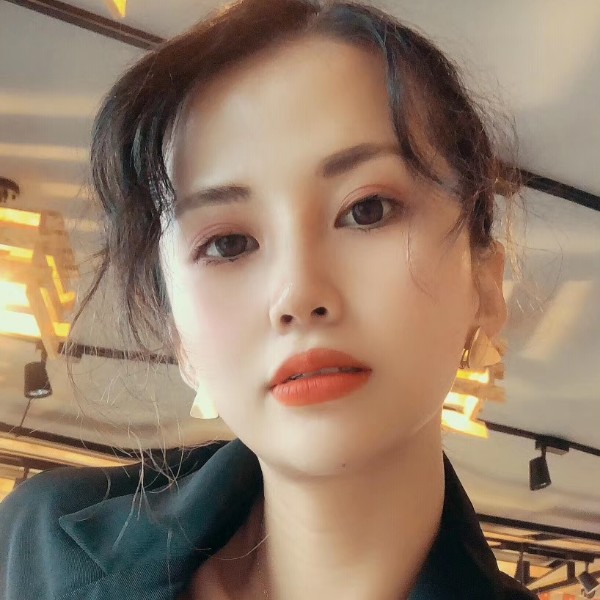 罗依的照片