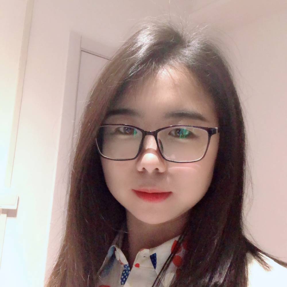 甜美等待镜子的照片