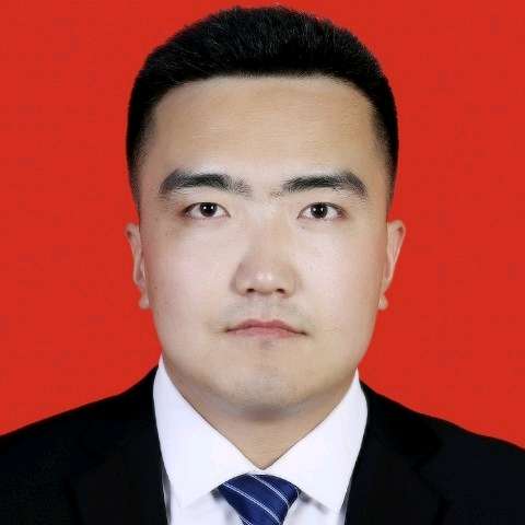 清秀漫步微凉的照片