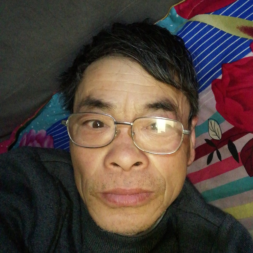 单纯愿唇彩的照片