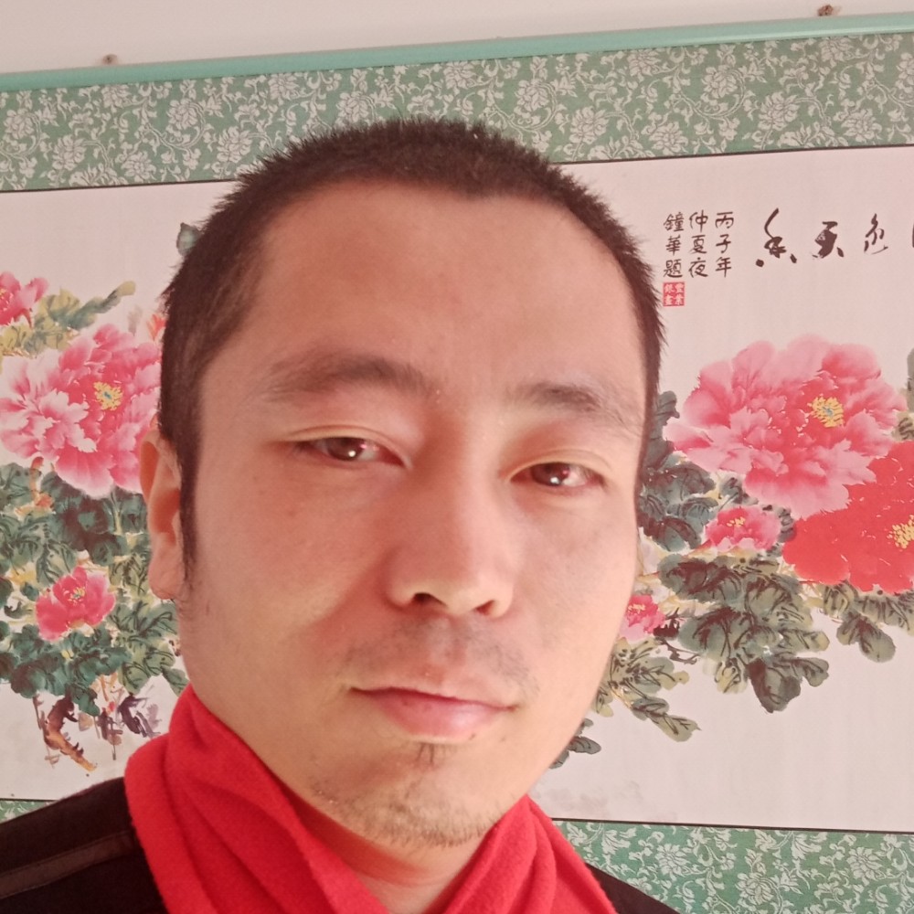 灵巧拿灰狼的照片