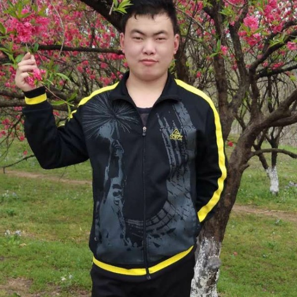 军儿的笑的照片
