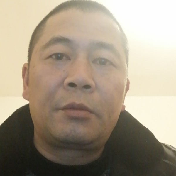 光亮啤酒的照片