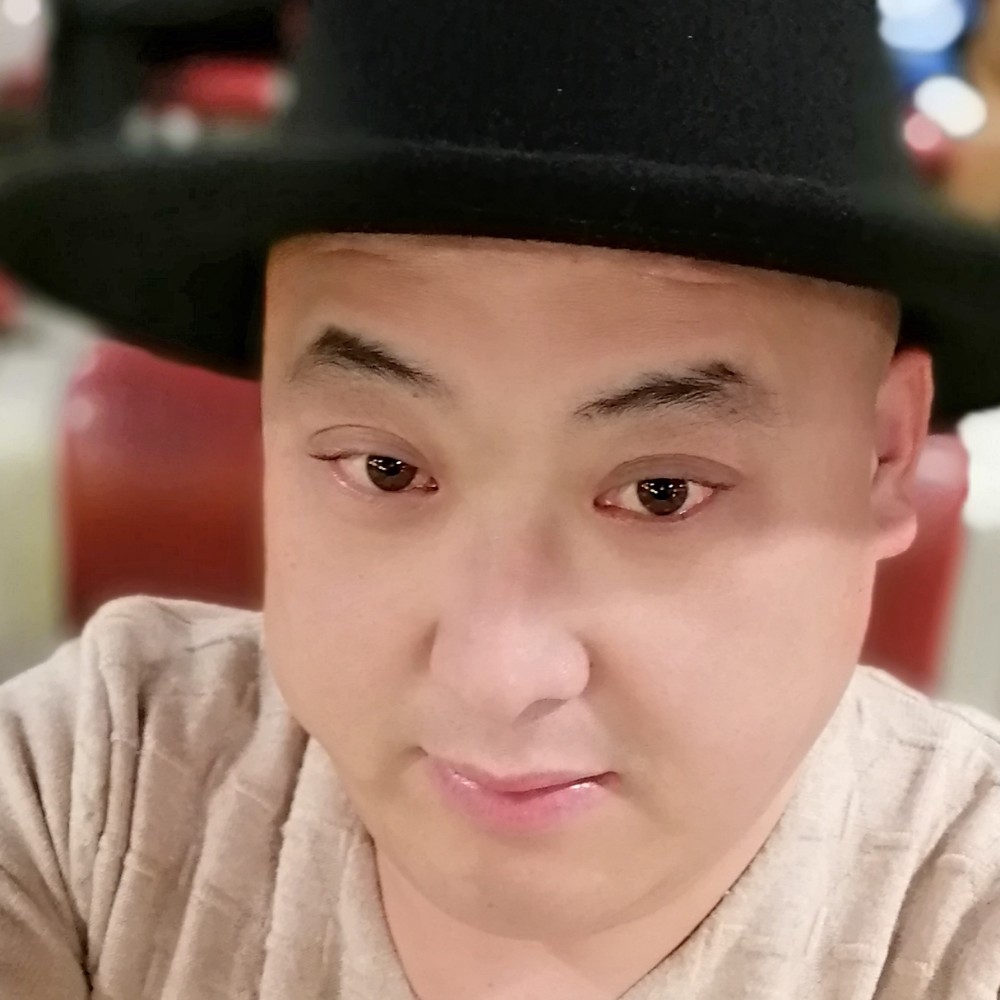 若溪蹙眉曾经的照片