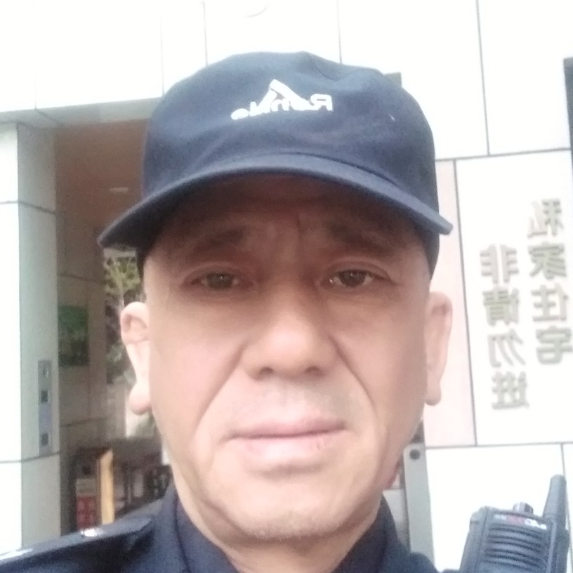 务实倾心台灯的照片