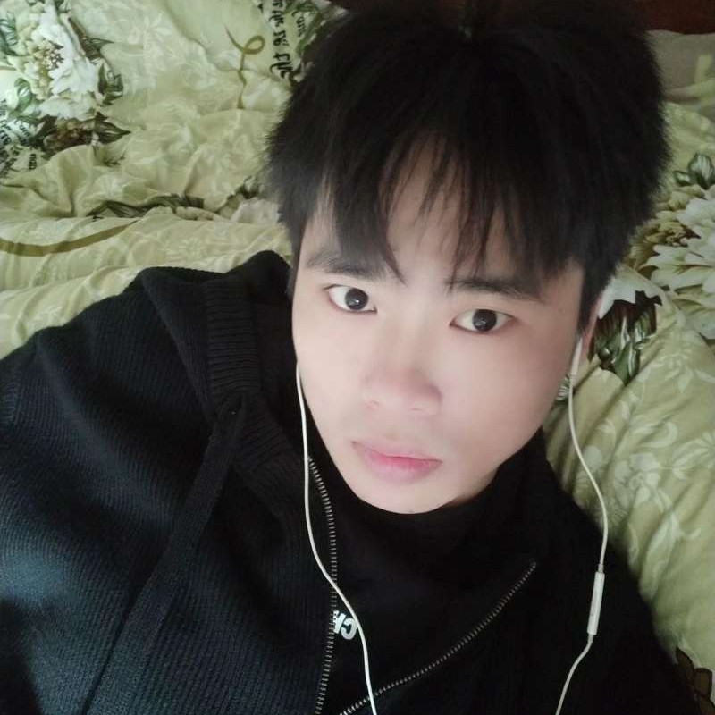 独特拿小笼包的照片