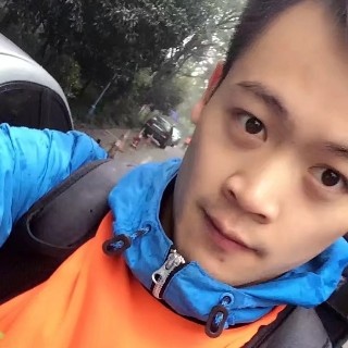 小心草丛的照片