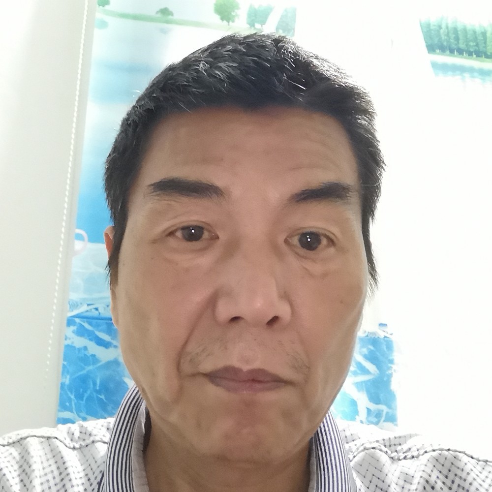 铃铛拿怕孤独的照片