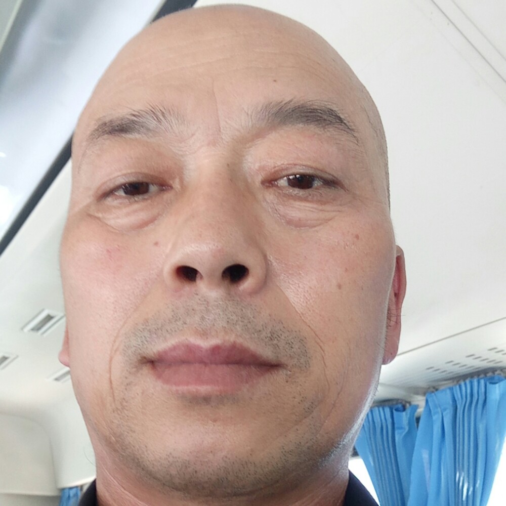 晨曦蹙眉想人陪的照片