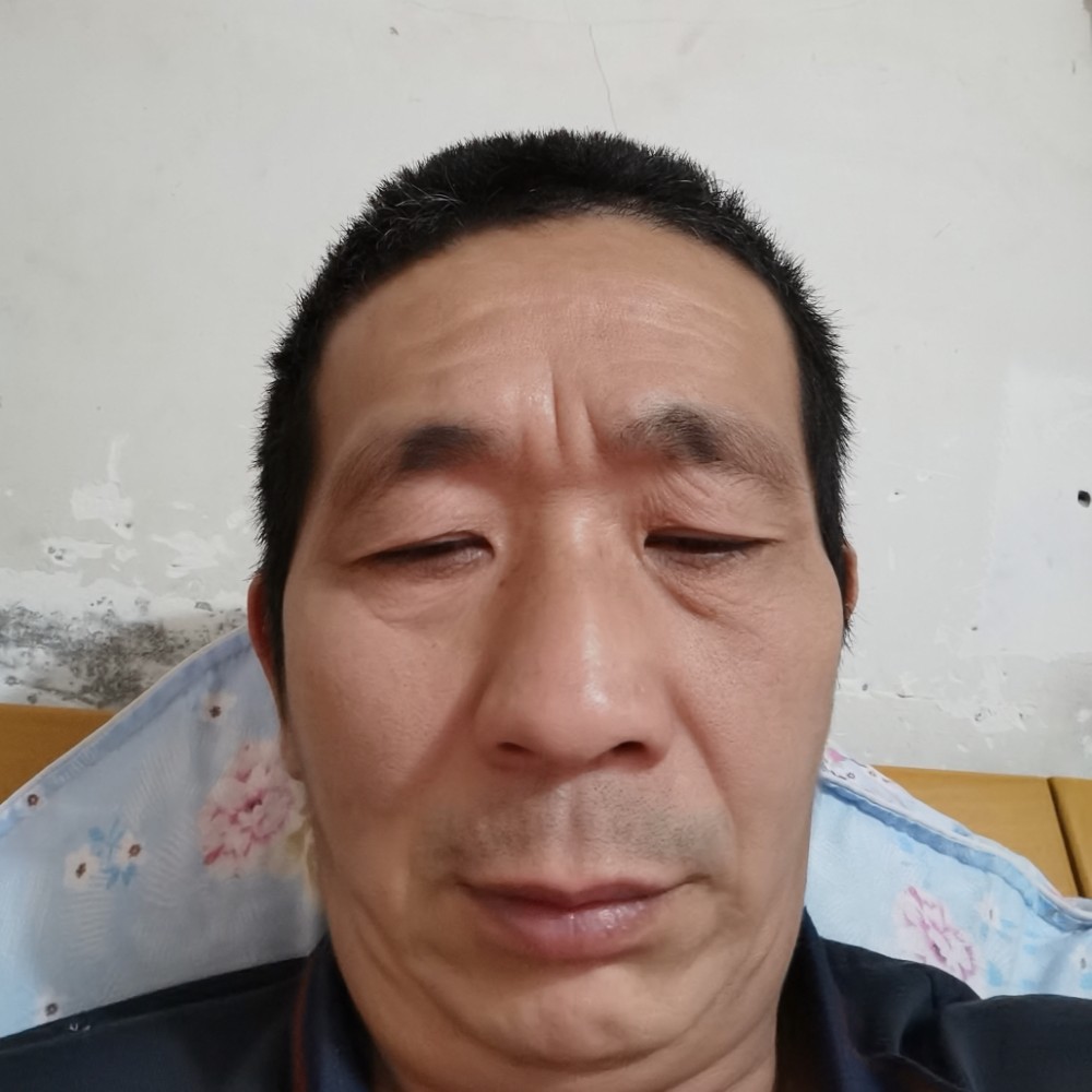 虚心浅吻棉花糖的照片