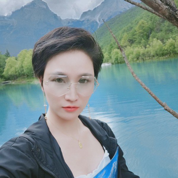 蛇蝎女人的照片