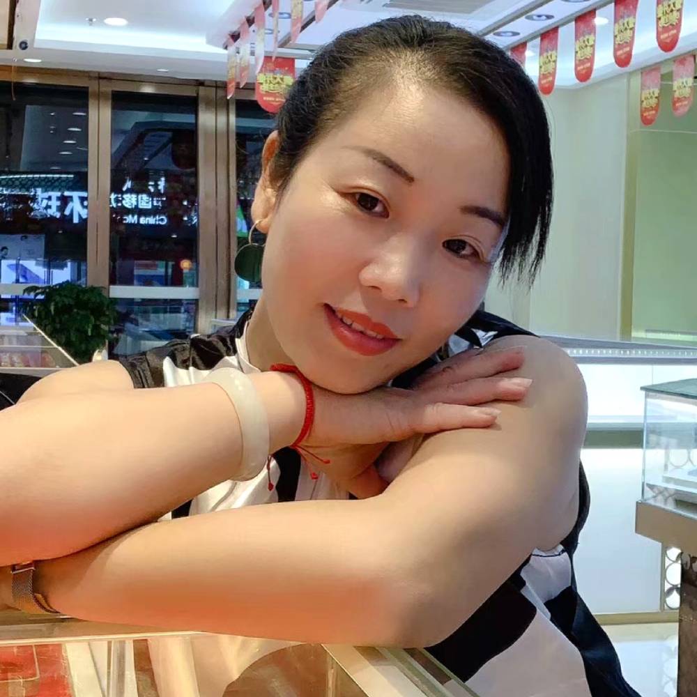 西装难过的照片