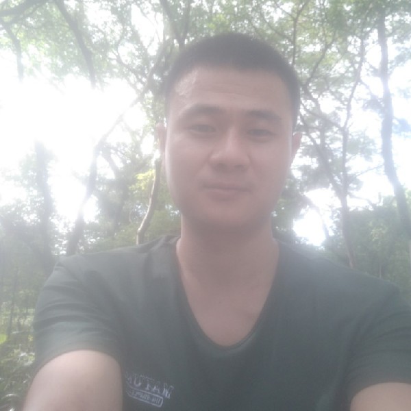 黑猫迎自信的照片