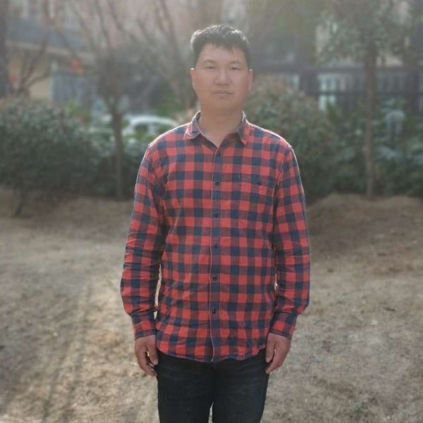 微笑男生的照片