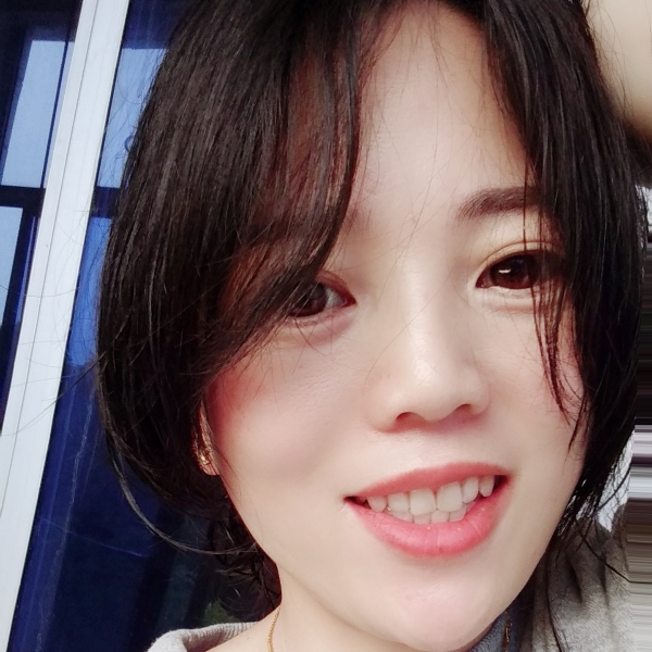 小蘑菇愉快的照片