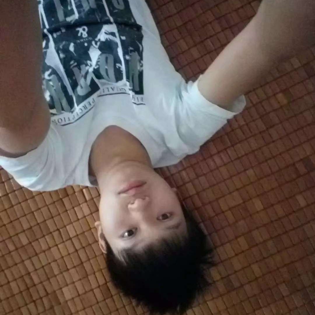 琉璃挽手冷静的照片