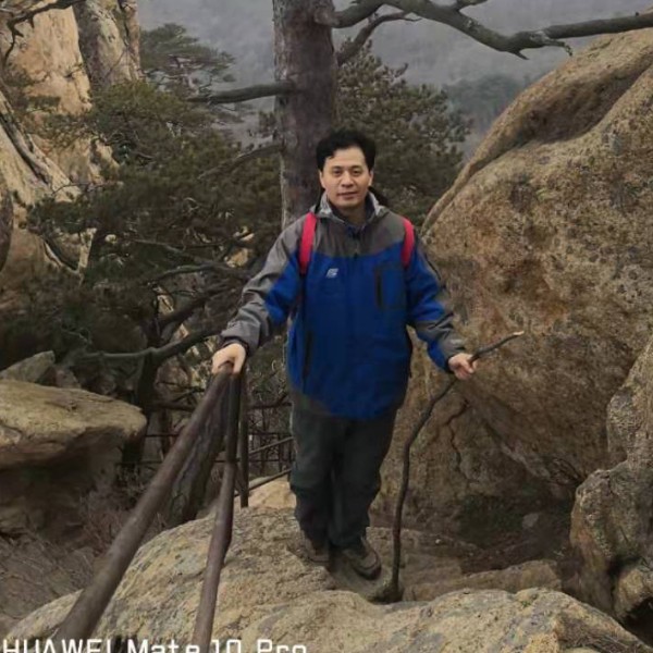 山峰颠的照片