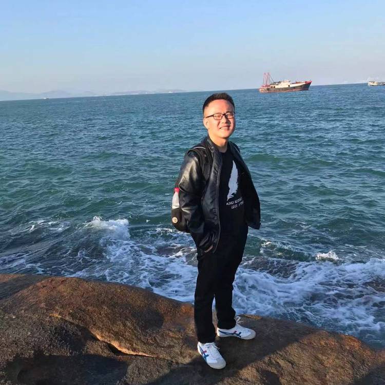 晨曦泪了爱听歌的照片