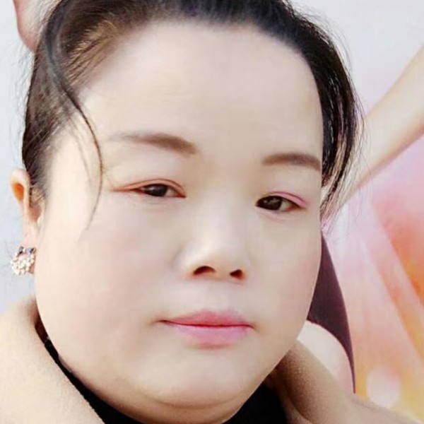 秋天的人。的照片