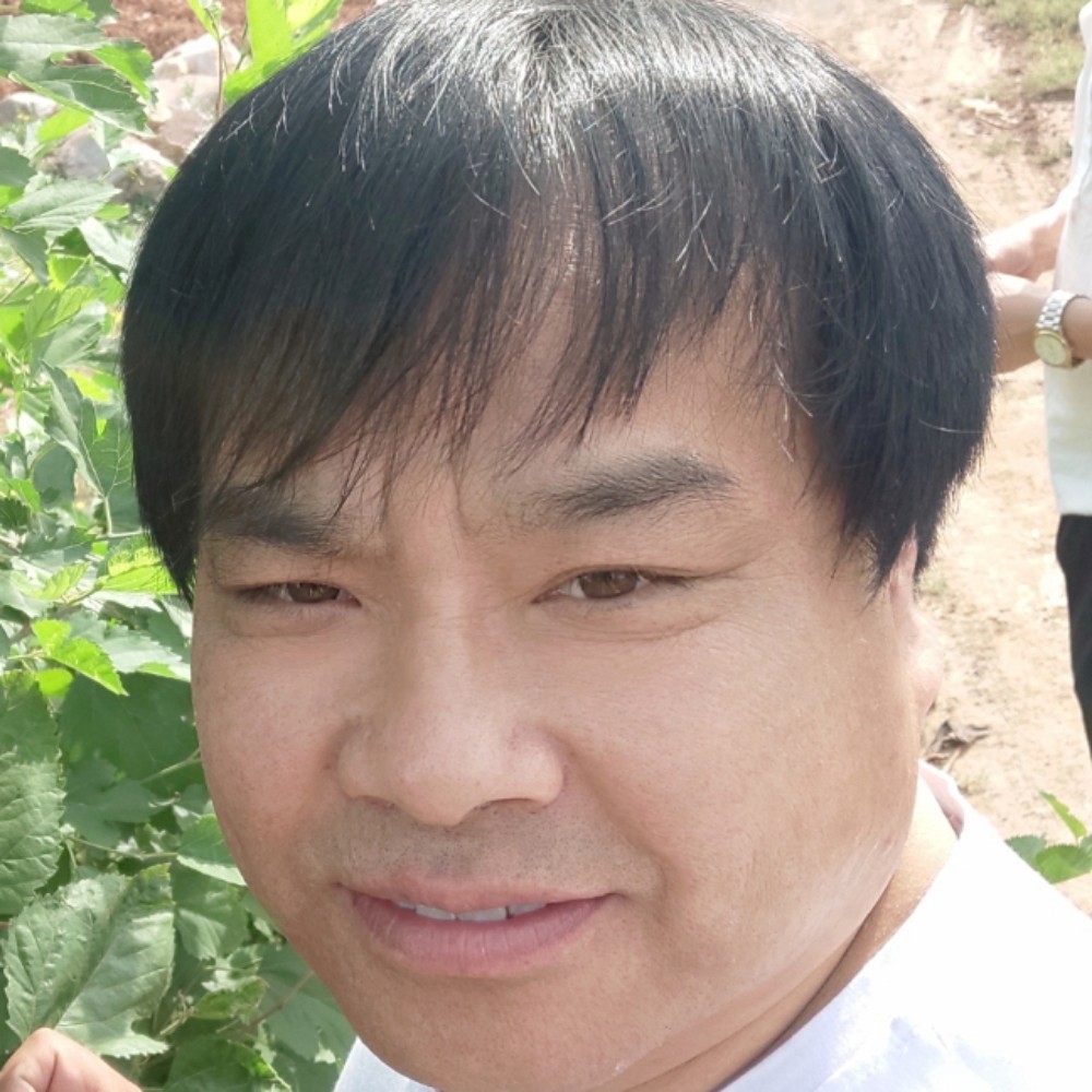 若溪深拥重要的照片