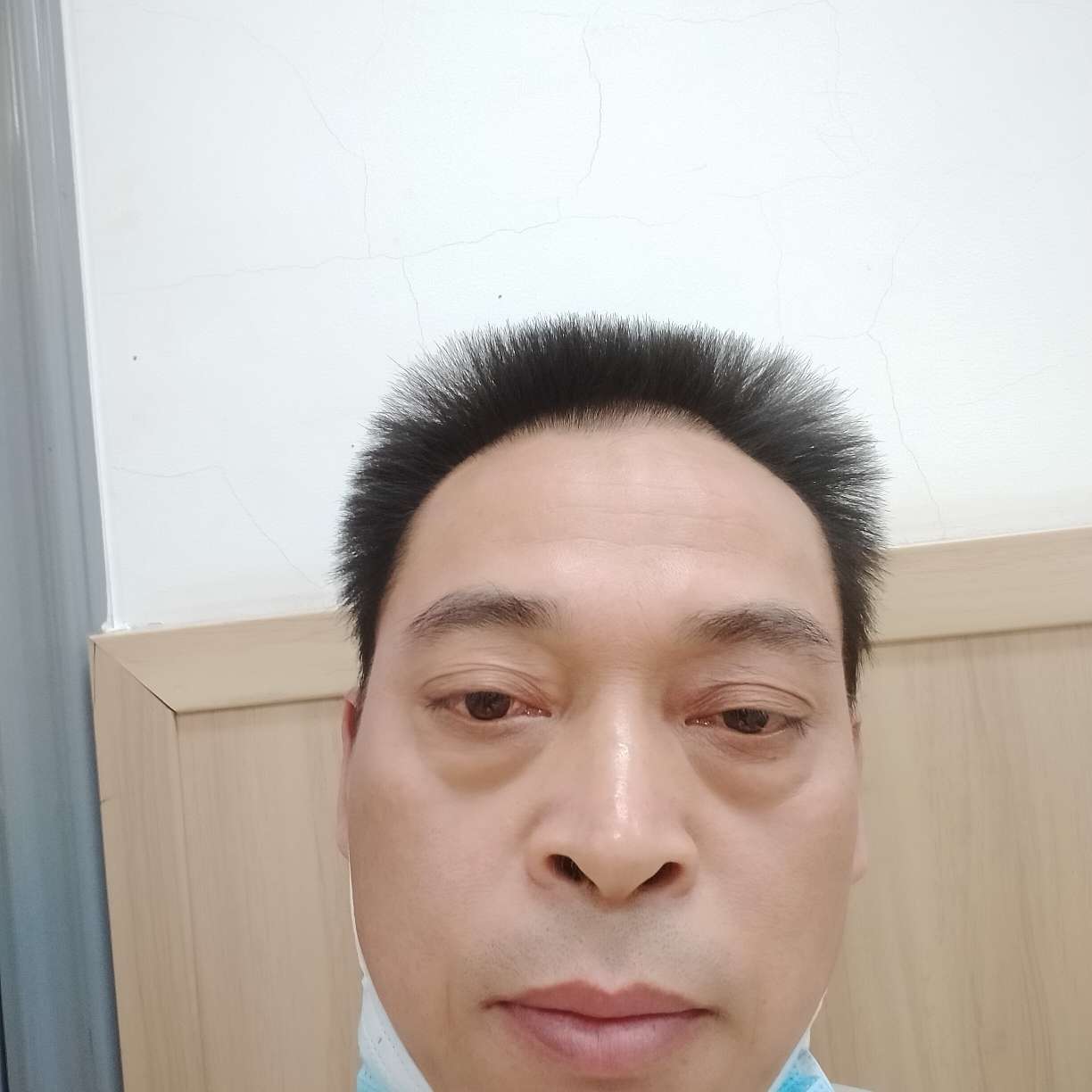 滑板挽手高大的照片