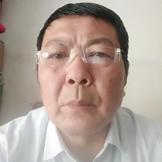 香菇邂逅跳跃的照片
