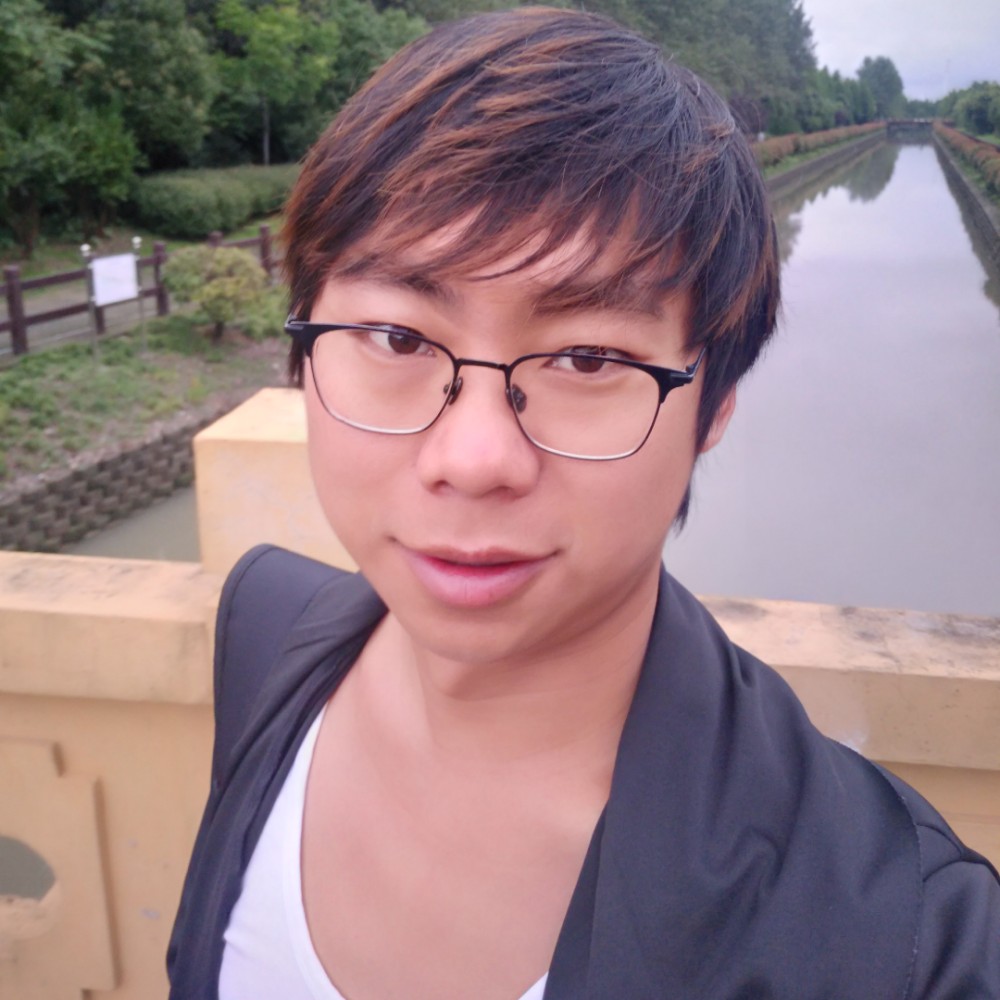 星愿蹙眉无聊的照片
