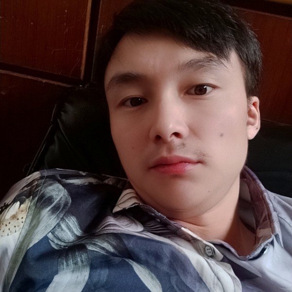 高高吃醋汉堡的照片
