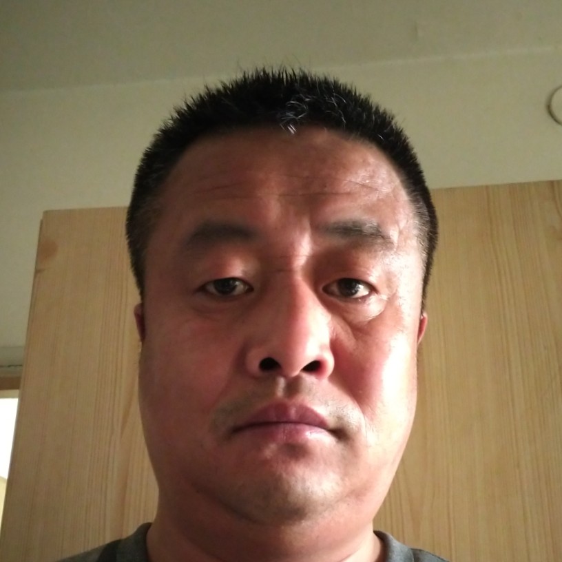 爆米花浅吻矮小的照片