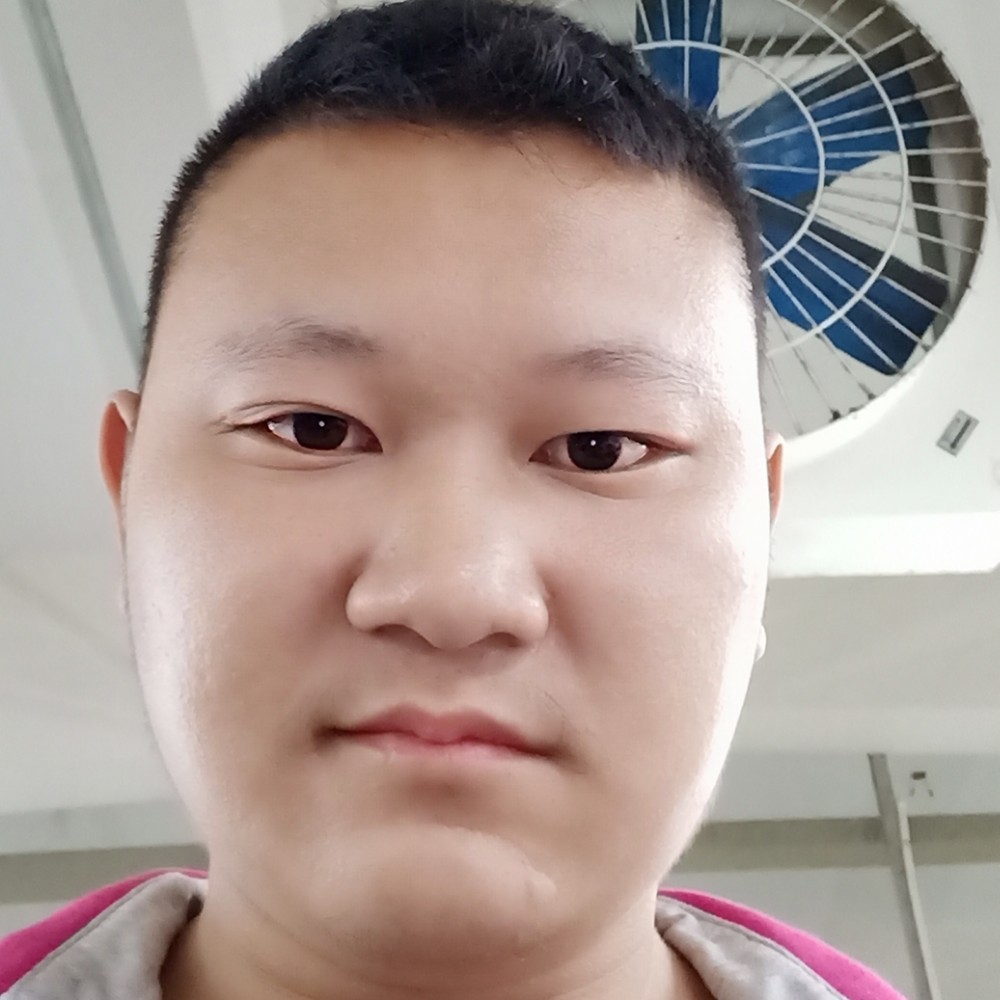 自觉挽手口红的照片