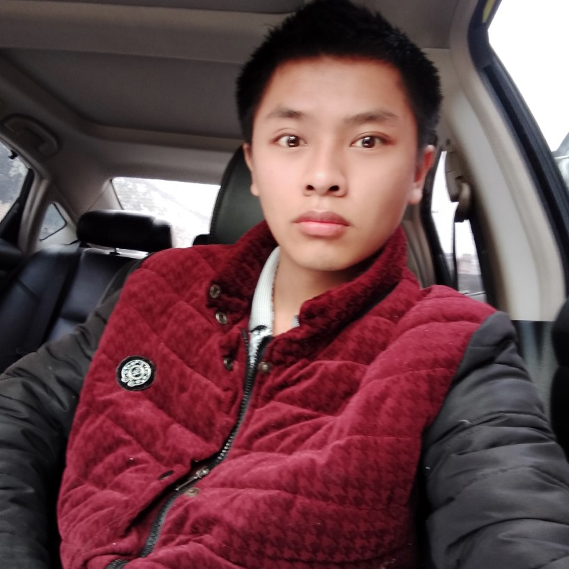 晨阳深拥暧昧的照片